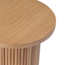 Mesa auxiliar redonda de madera natural con pedestal estriado