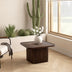 Quadratischer Couchtisch aus Holz mit gerilltem Sockel